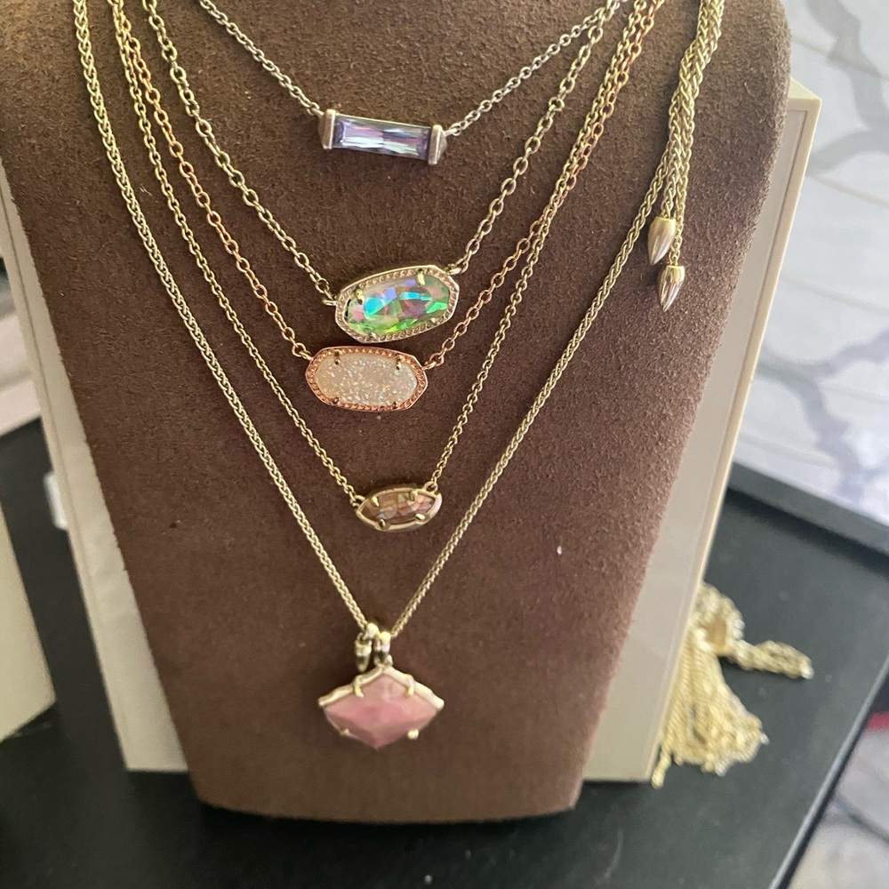 Kendra Scott necklace